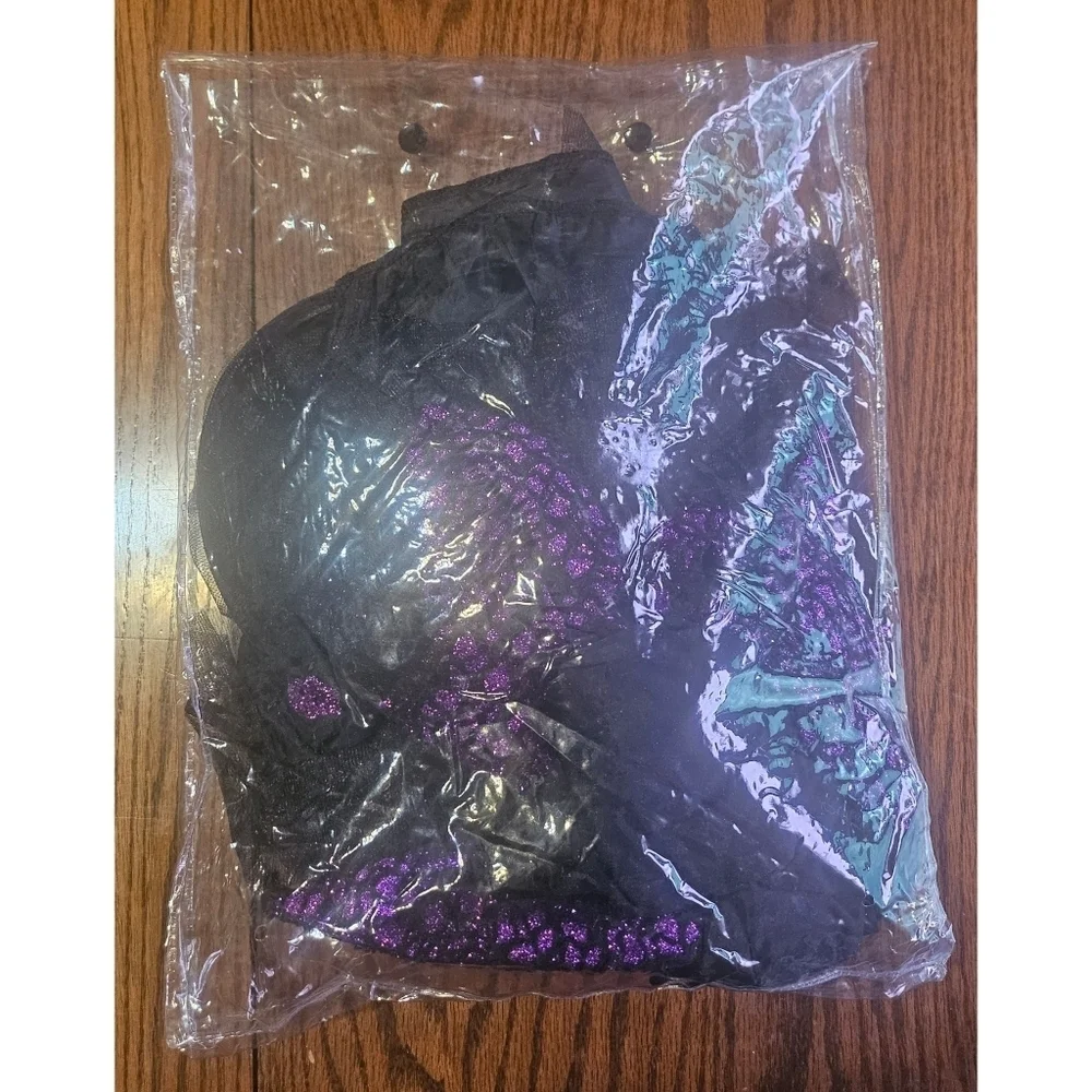 Fantas Costumes includes black